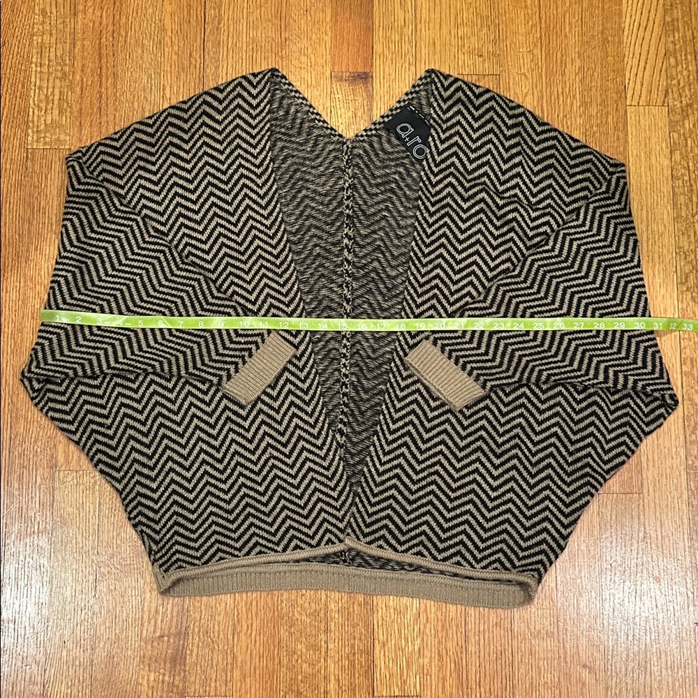 A+Ro Black and Tan Chevron Patterned Cardigan Size Small - Picture 15 of 16